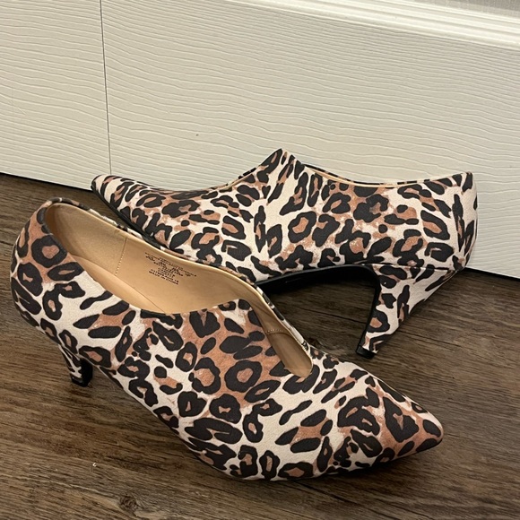 NWT Animal print shootie (shoe/bootie), size 8.5 - Picture 5 of 7